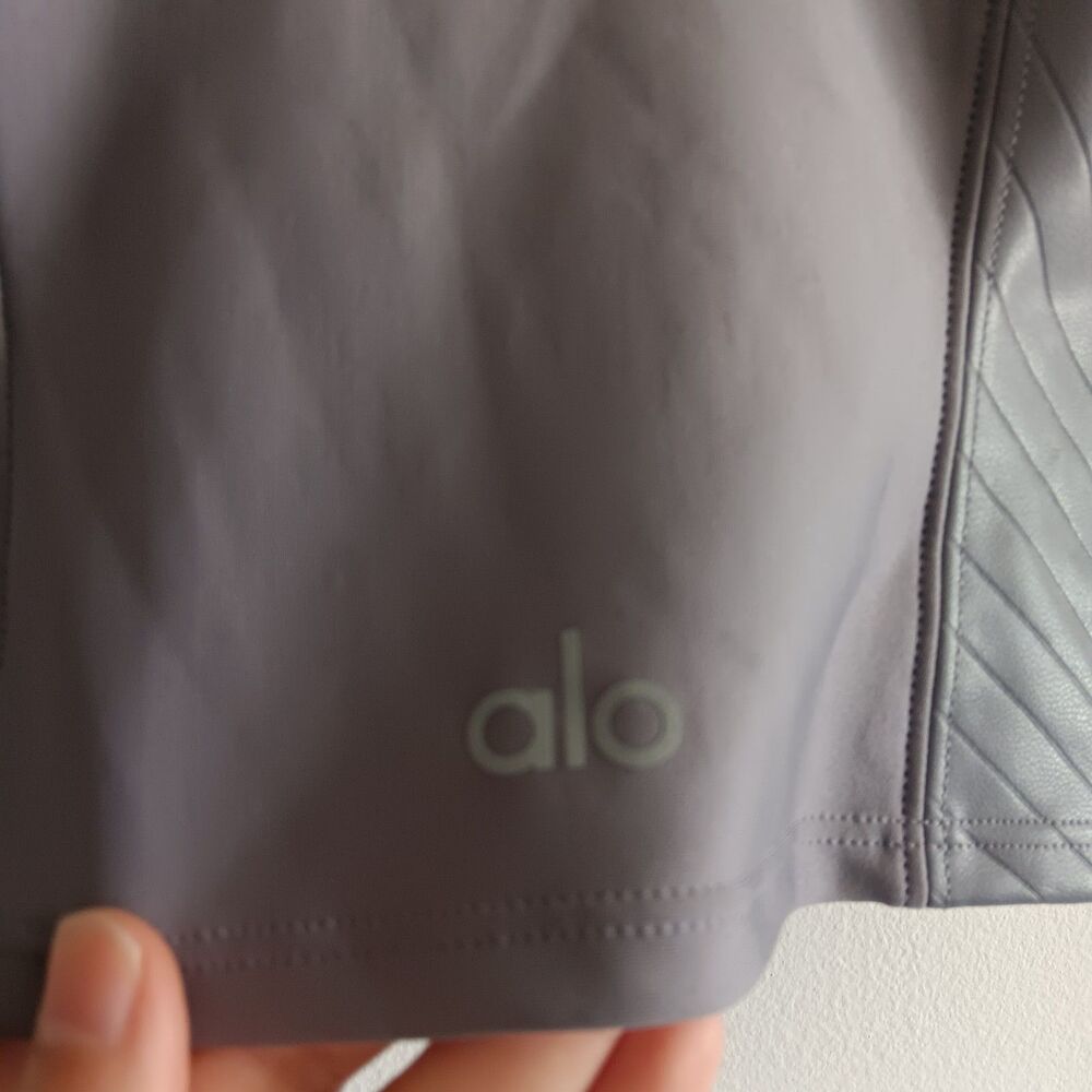 Alo Yoga Airlift Winter Warm Cropped Tank Size M Lightweight activewear jersey - Picture 5 of 9